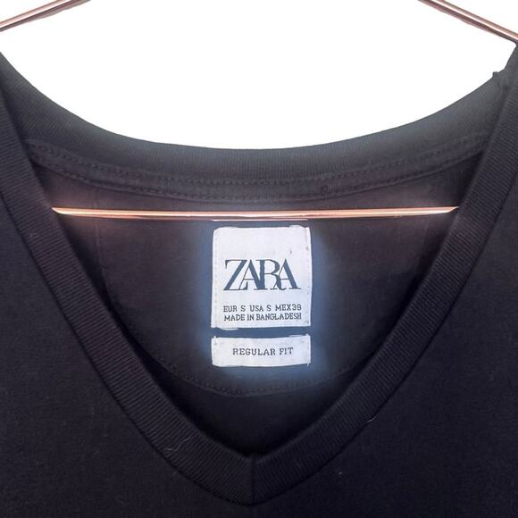 Zara Regular Fit V-Neck Black Tee size small - Picture 5 of 5